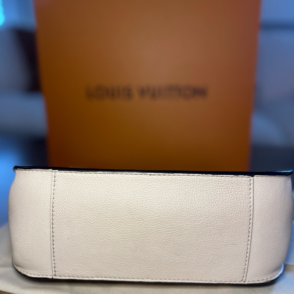 Louis Vuitton Monogram Vaugirard in Creme - Picture 6 of 16